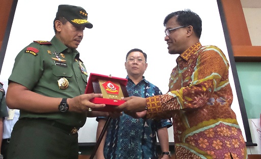 Komandan Sesko TNI Bangga Indonesia Miliki Pabrik Kertas Terbesar